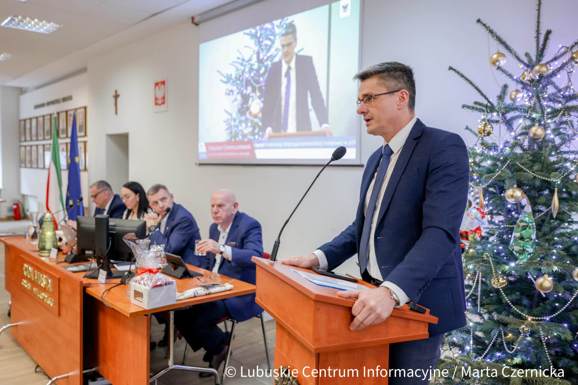 Wicemarszałek Sebastian Ciemnoczołowski na sesji RM Gorzowa Wlkp  To są konkrety nie mrzonki O działaniach samorządu na kolei podczas gorzowskiej sesji