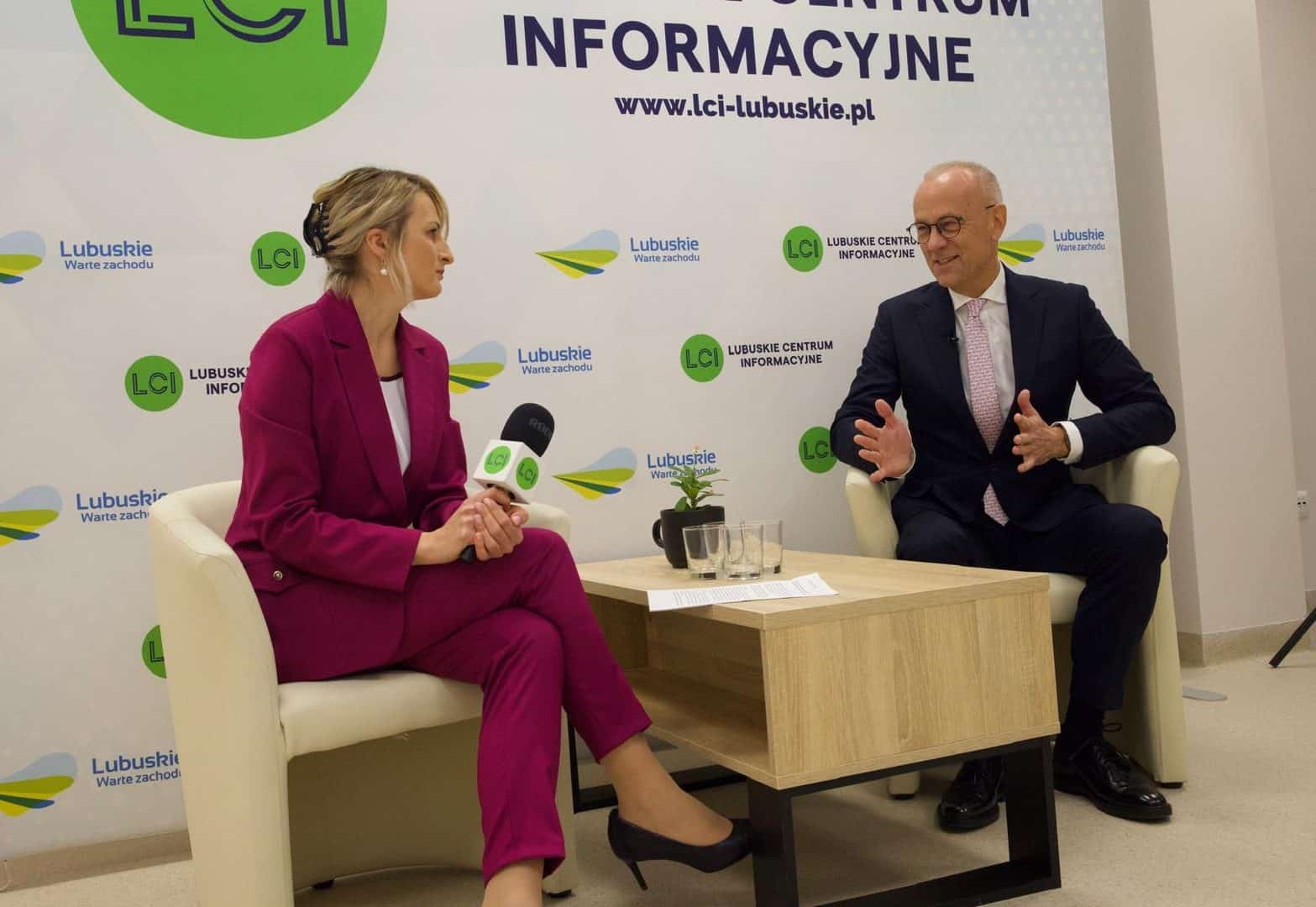 W programie Region Północ min rozmowa z marszałkiem Marcinem Jabłońskim o spółce GoCloud  Marcin Jabłoński  Sieć ma swoją czarną stronę musimy przed nią chronić ROZMOWA