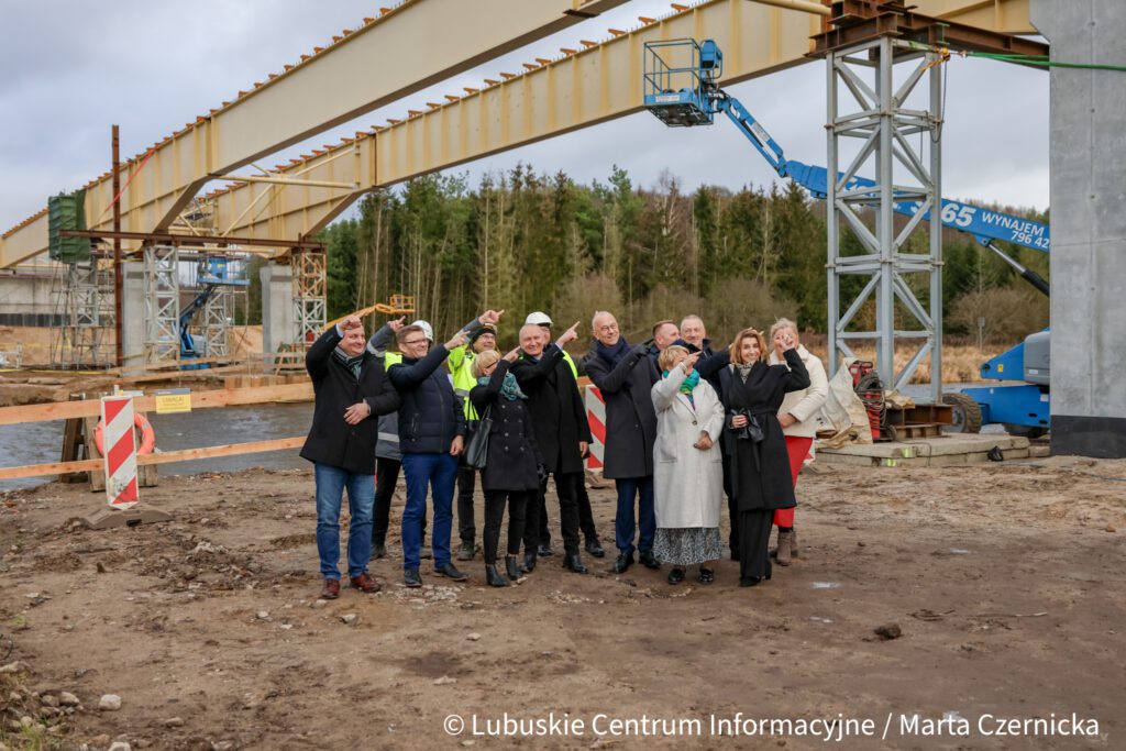 Ogromne przęsła połączyły oba brzegi Noteci. Uczestnicy wizyty studyjnej mogli to zobaczyć na własne oczy.