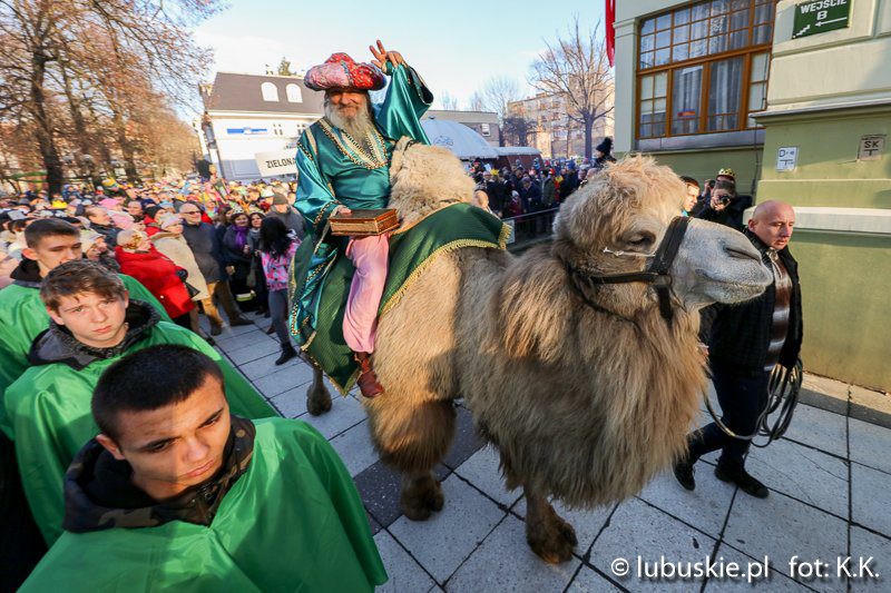 Na zdjęciu uczestnicy Lubuskiego Orszaku Trzech Króli