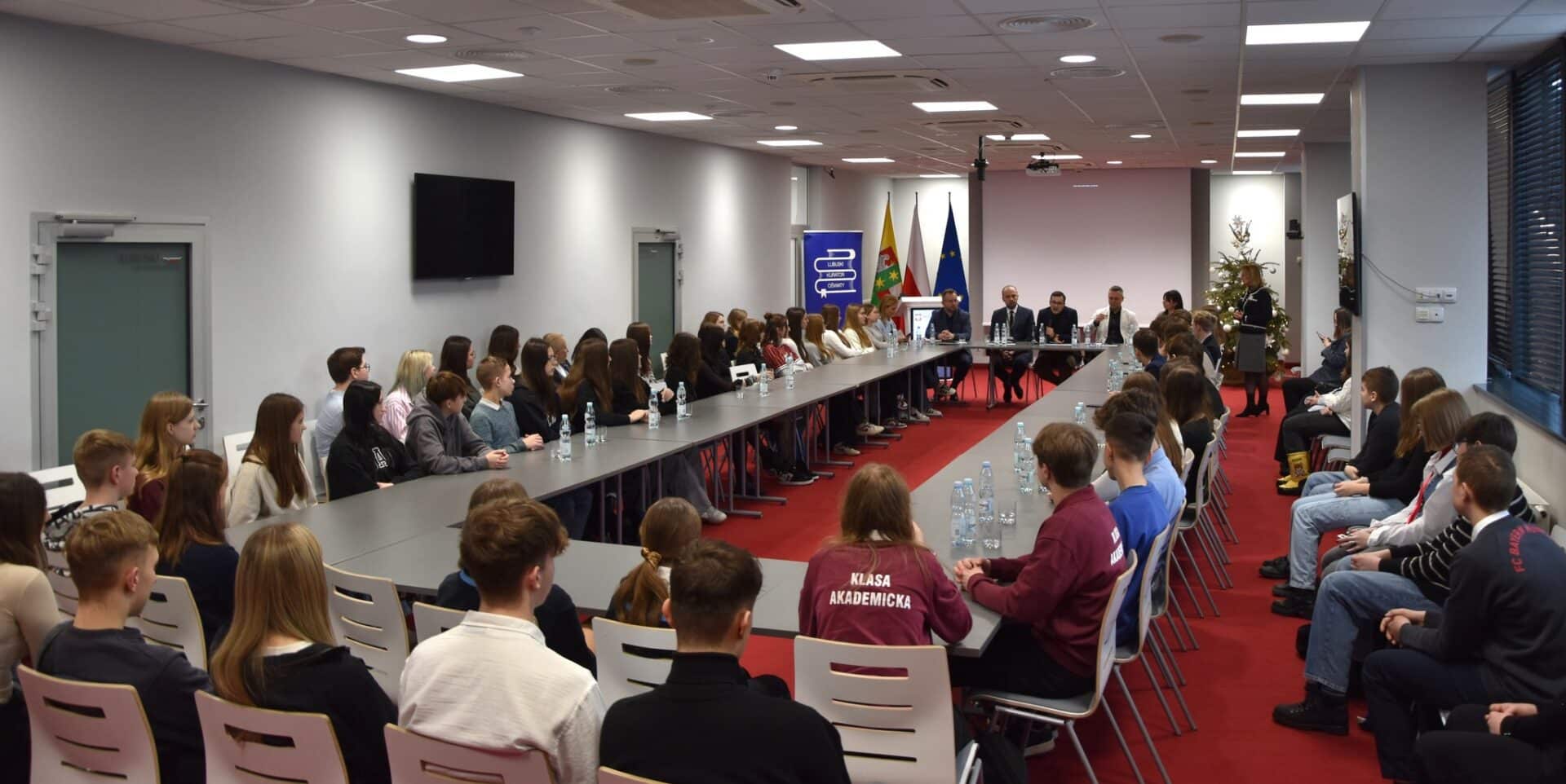 III Lubuski Stół Edukacyjny III Lubuski Stół Edukacyjny Sami sobie wilkiem O przemocy rówieśniczej w szkołach ZDJĘCIA