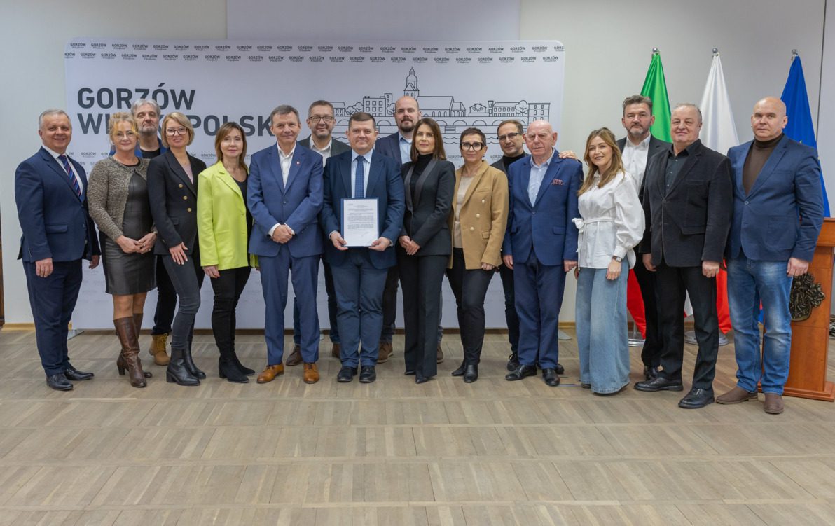 Konferencja prasowa ws bezpłatnej komunikacji miejskiej w Gorzowie Wlkp  Gorzów oferuje mieszkańcom bezpłatną komunikację miejską