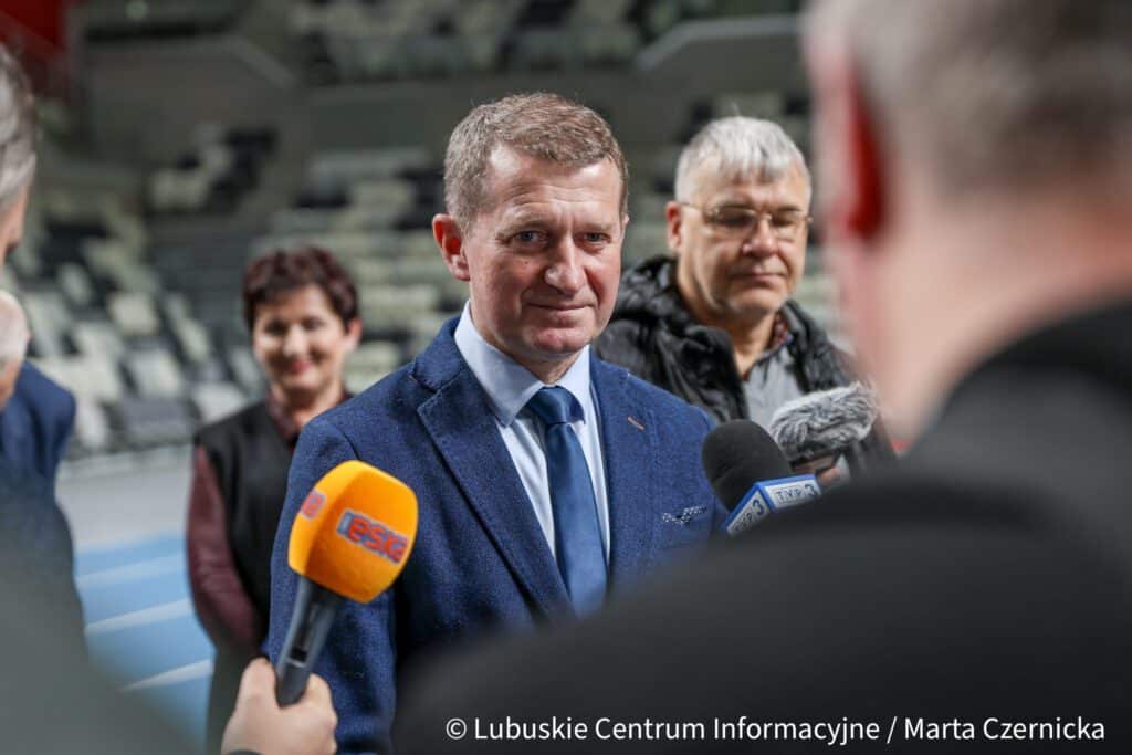 Podczas konferencji wiceminister Raś zapowiedział uruchomienie nowych programów inwestycyjnych w sporcie (fot. M. Czernicka)