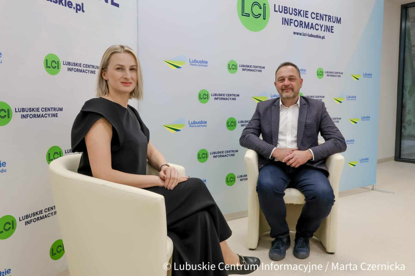 WaldeWaldemar Kaak był gościem LCI. Waldemar Kaak był gościem LCI Coraz więcej cyberprzemocy Eksperci nie pozostawiają złudzeń ROZMOWA