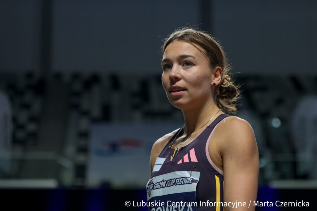 Kobieta w sportowym stroju