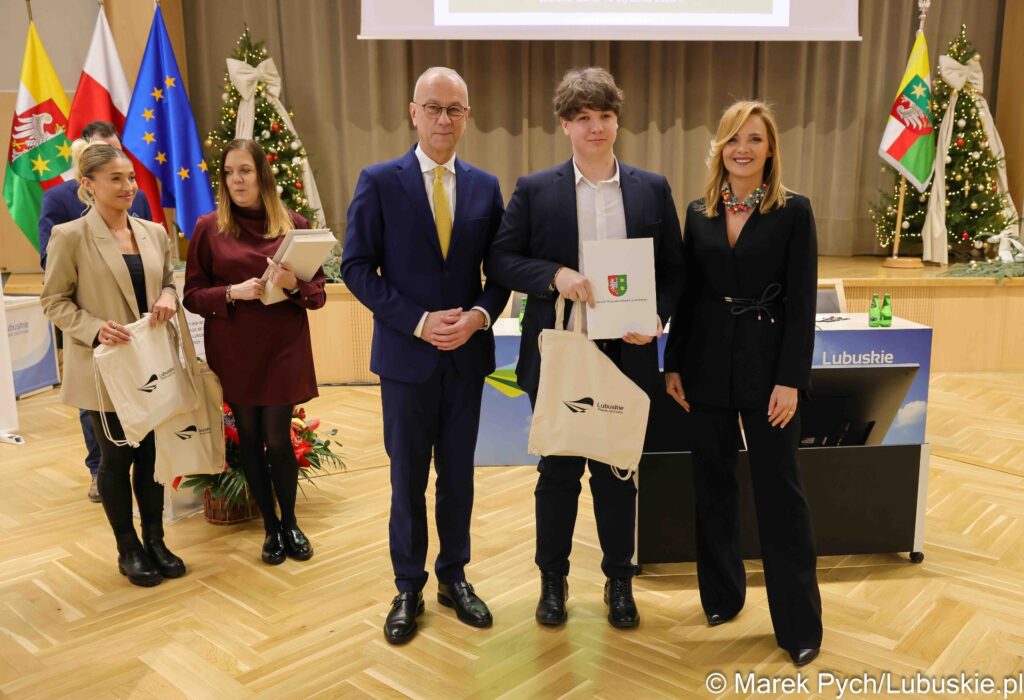 nominowany członek młodzieżowej rady sejmiku