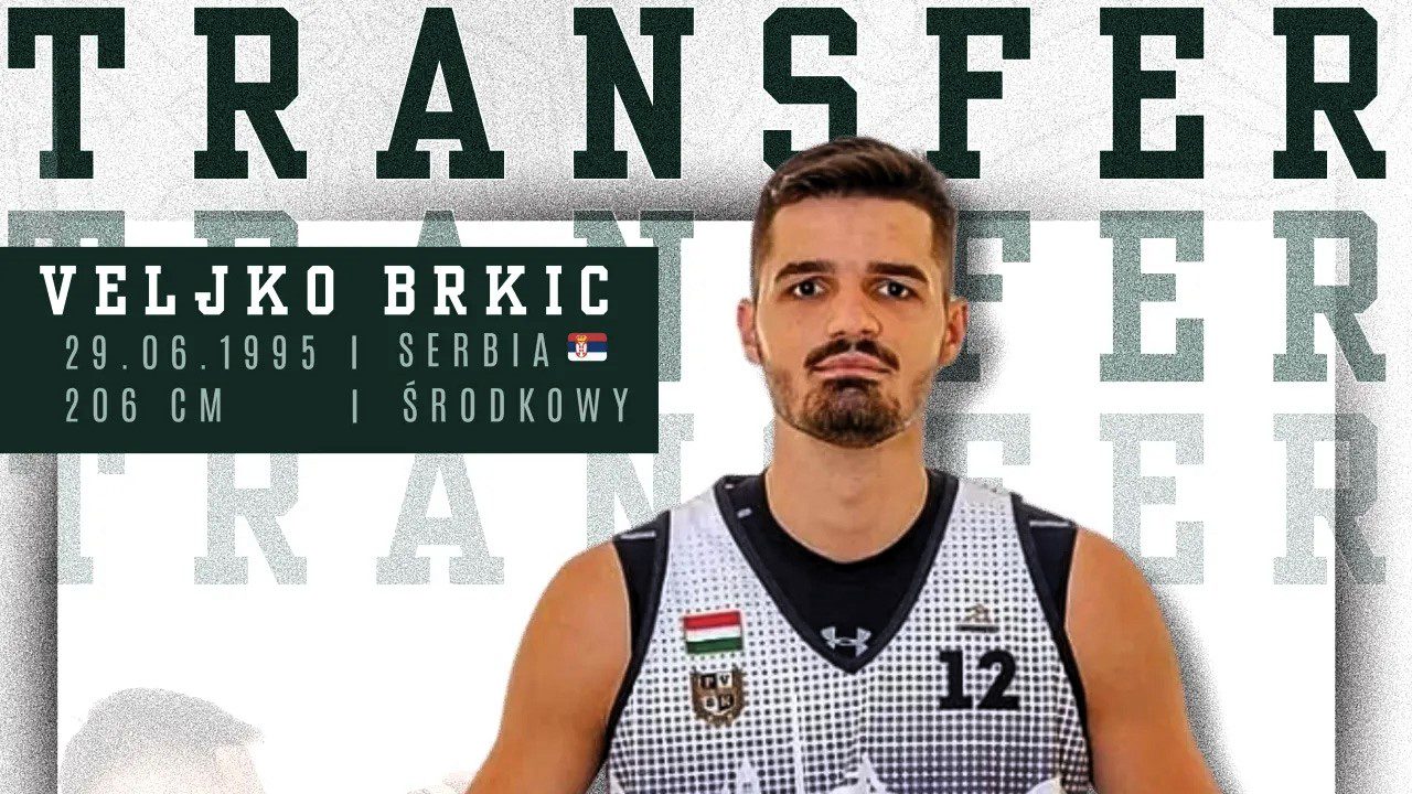 Plansza z wizerunkiem mężczyzny i napisem transfer  Zastal sięga po posiłki Veljko Brkić nowym środkowym