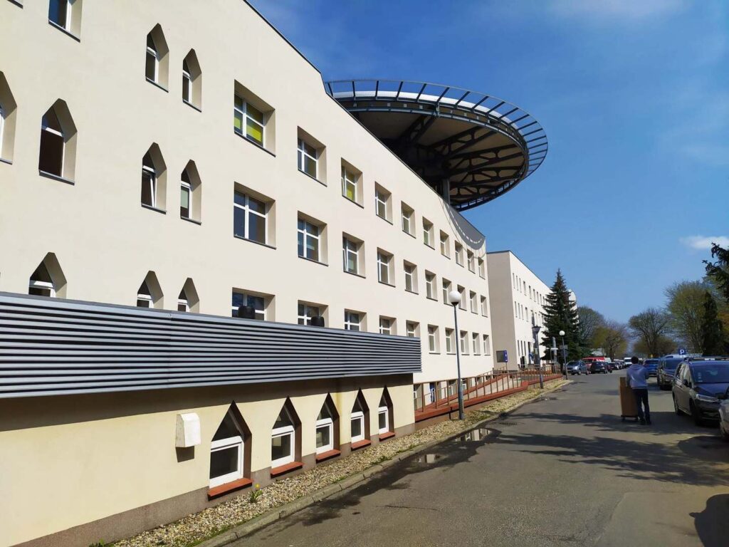 Budynek Szpitala Uniwersyteckiego w Zielonej Górze.