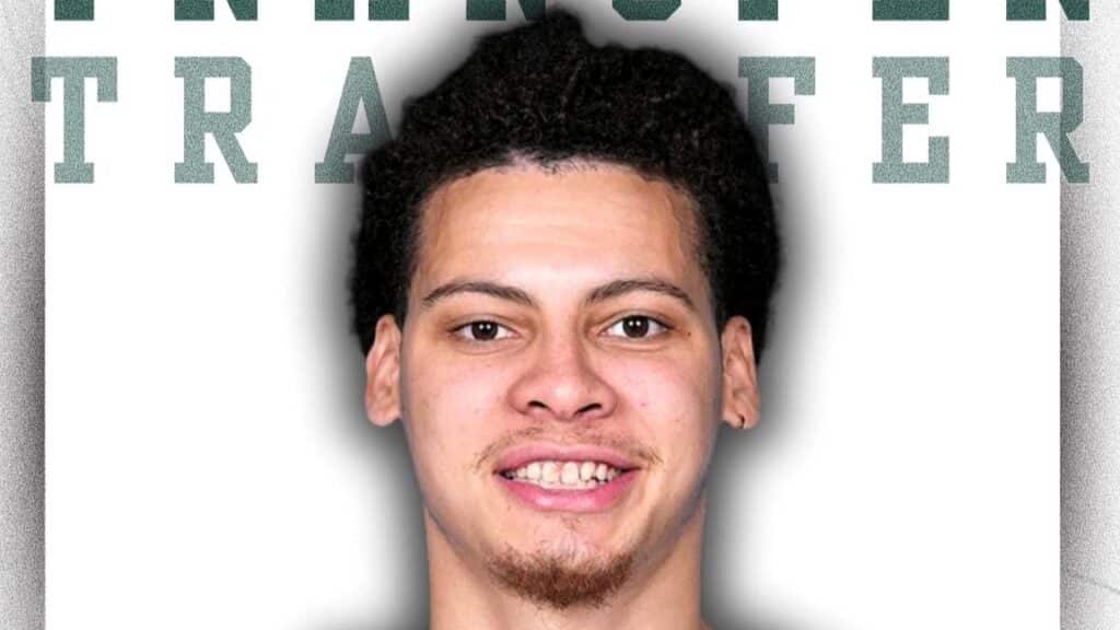 Twarz mężczyzny na tle napisu transfer