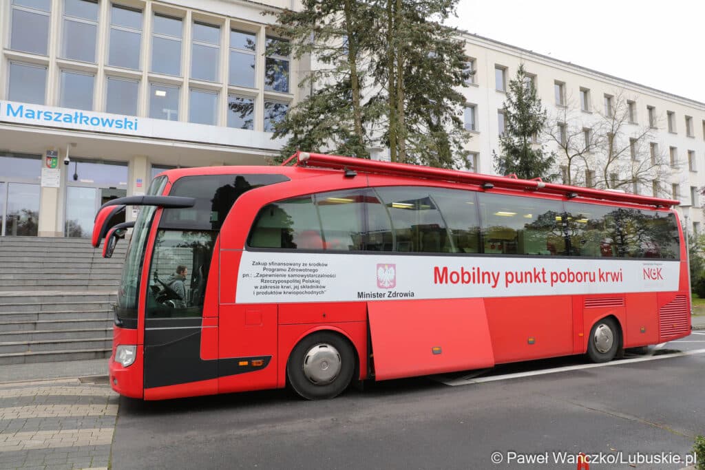 Obudź w sobie bohatera – „podaruj życie”! Wiosenna zbiórka krwi przed Urzędem Marszałkowskim 