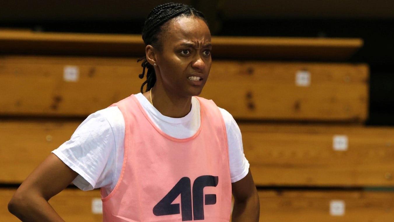 Shatori Walker Kobieta w sportowym stroju Gorzowianki wygrały w Lublinie Ależ początek fazy play off