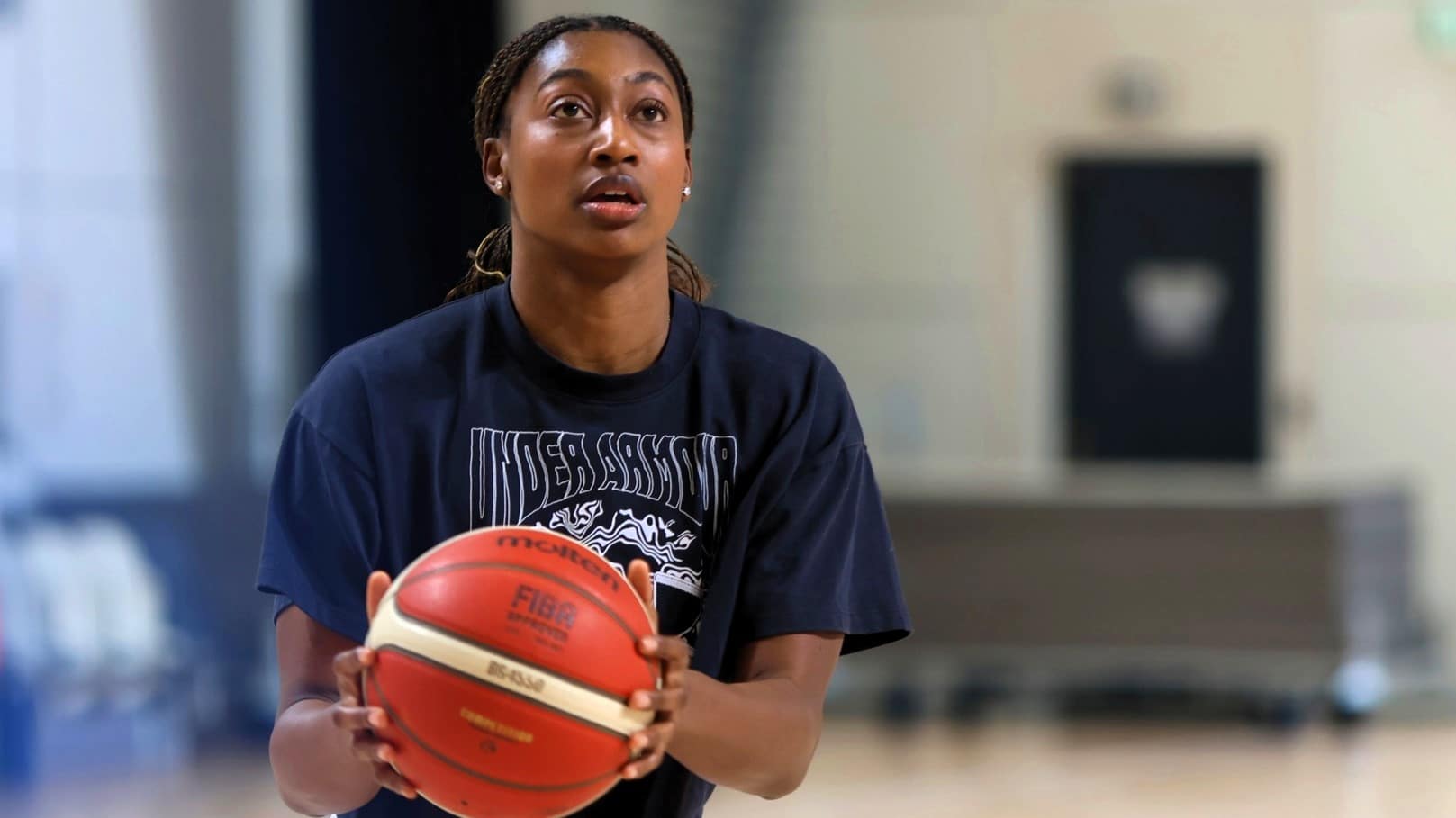 Diamond Miller Kobieta z piłką do koszykówki Pierwszy mecz półfinału dla Gorzowa Wpadała trójka za trójką