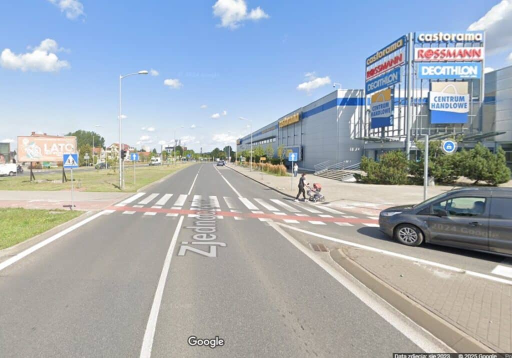 Aleja Zjednoczenia od strony Ronda PCK. Źródło: Mapy Google