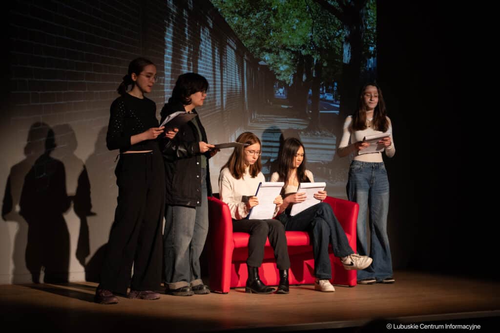 Czytanie performatywne w ramach Tygodnia Teatru z Biblioteką Norwida
