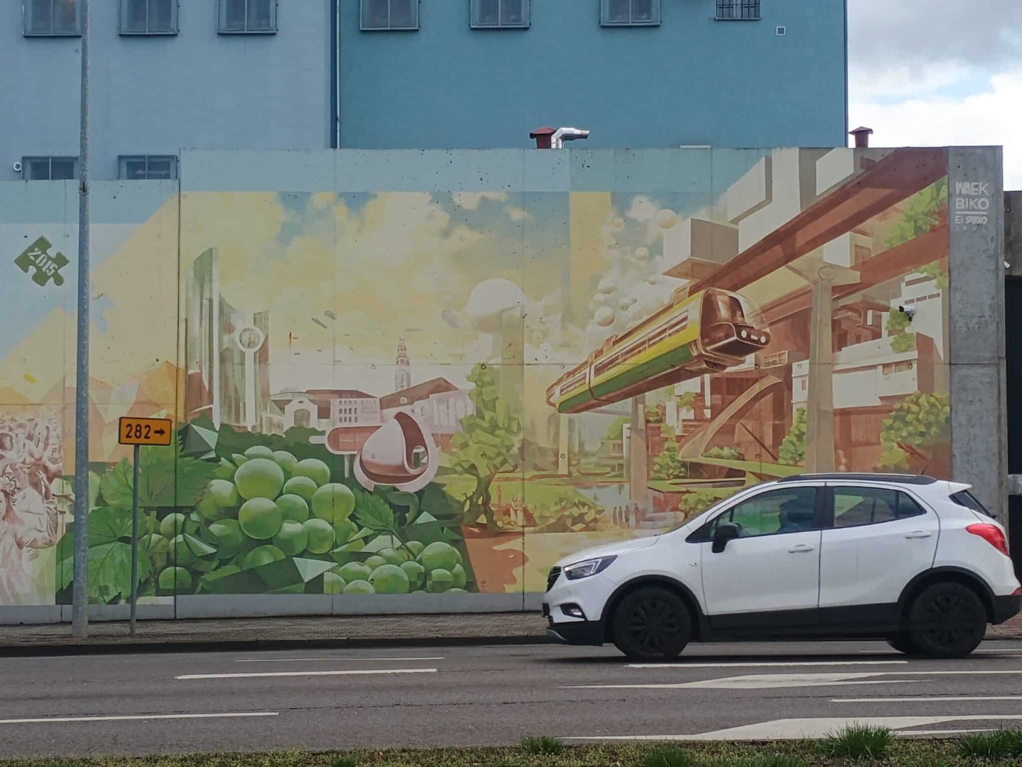 Wizja podwieszanej kolejki na murach aresztu w Zielonej Górze5 Nowy środek transportu w Zielonej Górze i współpraca z Wuppertalem Będzie rewolucja