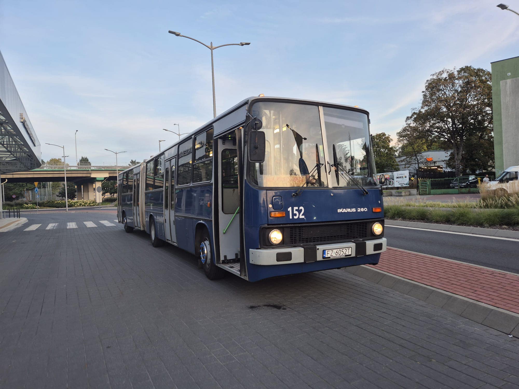Ikarus w Centrum Przesiadkowym Ikarus w Centrum Przesiadkowym Ikarus wyruszy do Żagania i przez Żagań przejedzie Kolejna okazja na przejażdżkę kultowym autobusem