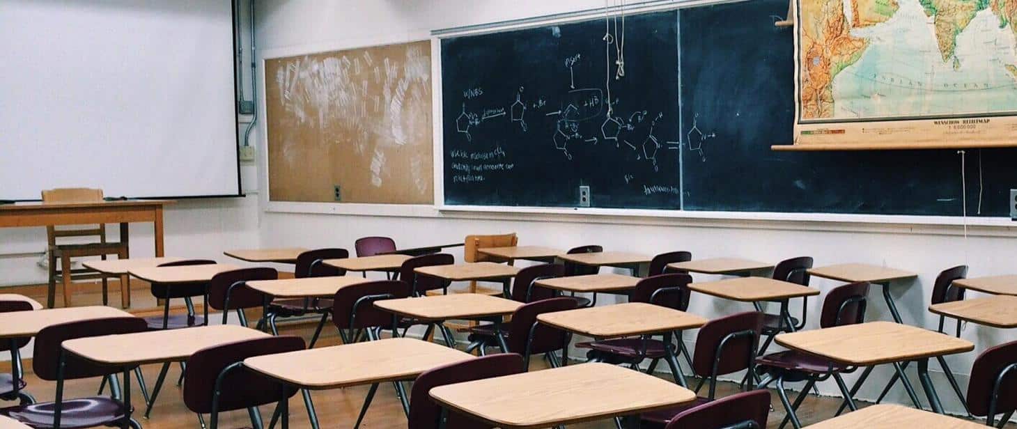 Pusta klasa lekcyjna Dzień Wagarowicza To niedopuszczalne