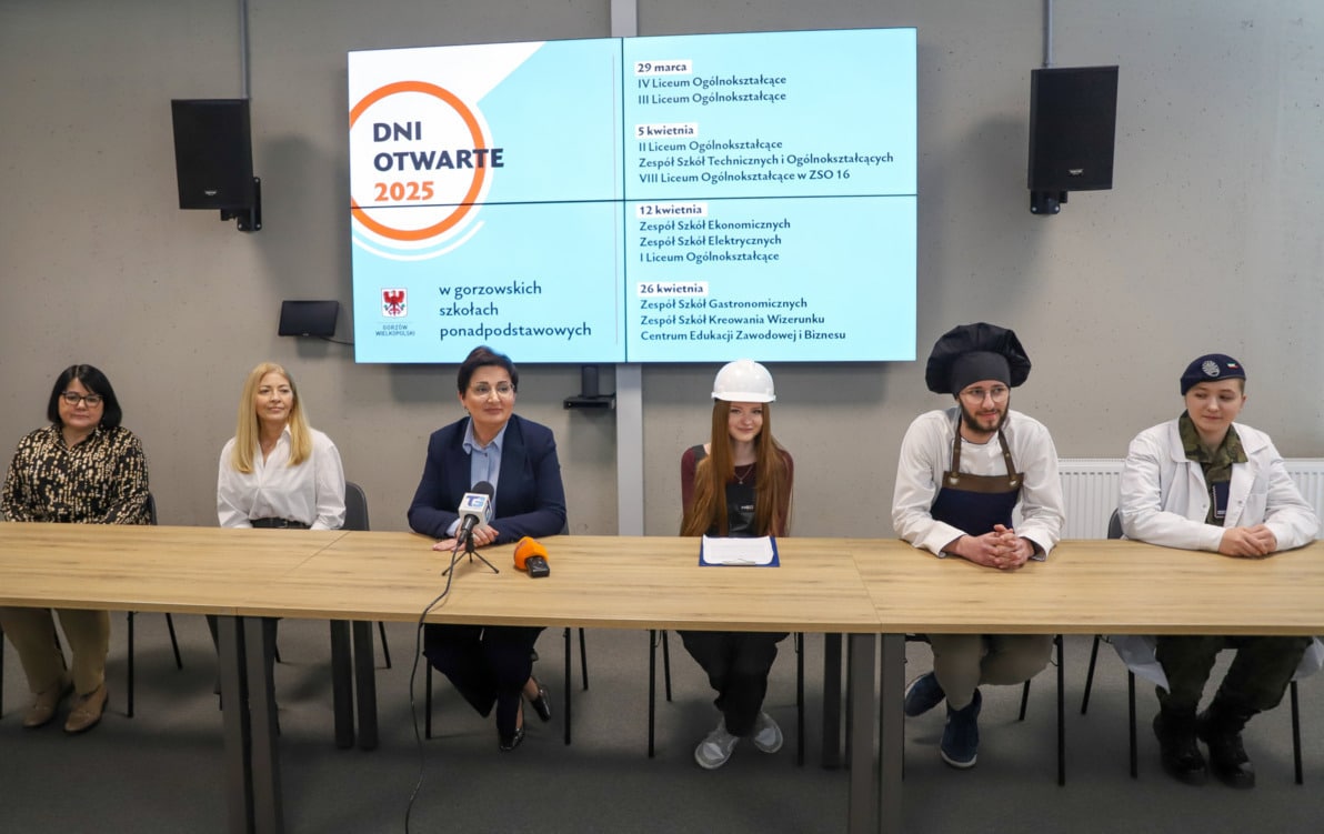 Urzędnicy prezentują ofertę gorzowskich targów edukacyjnych Fot UM Gorzowa Wlkp  Gorzów szykuje pełne atrakcji targi dla młodych