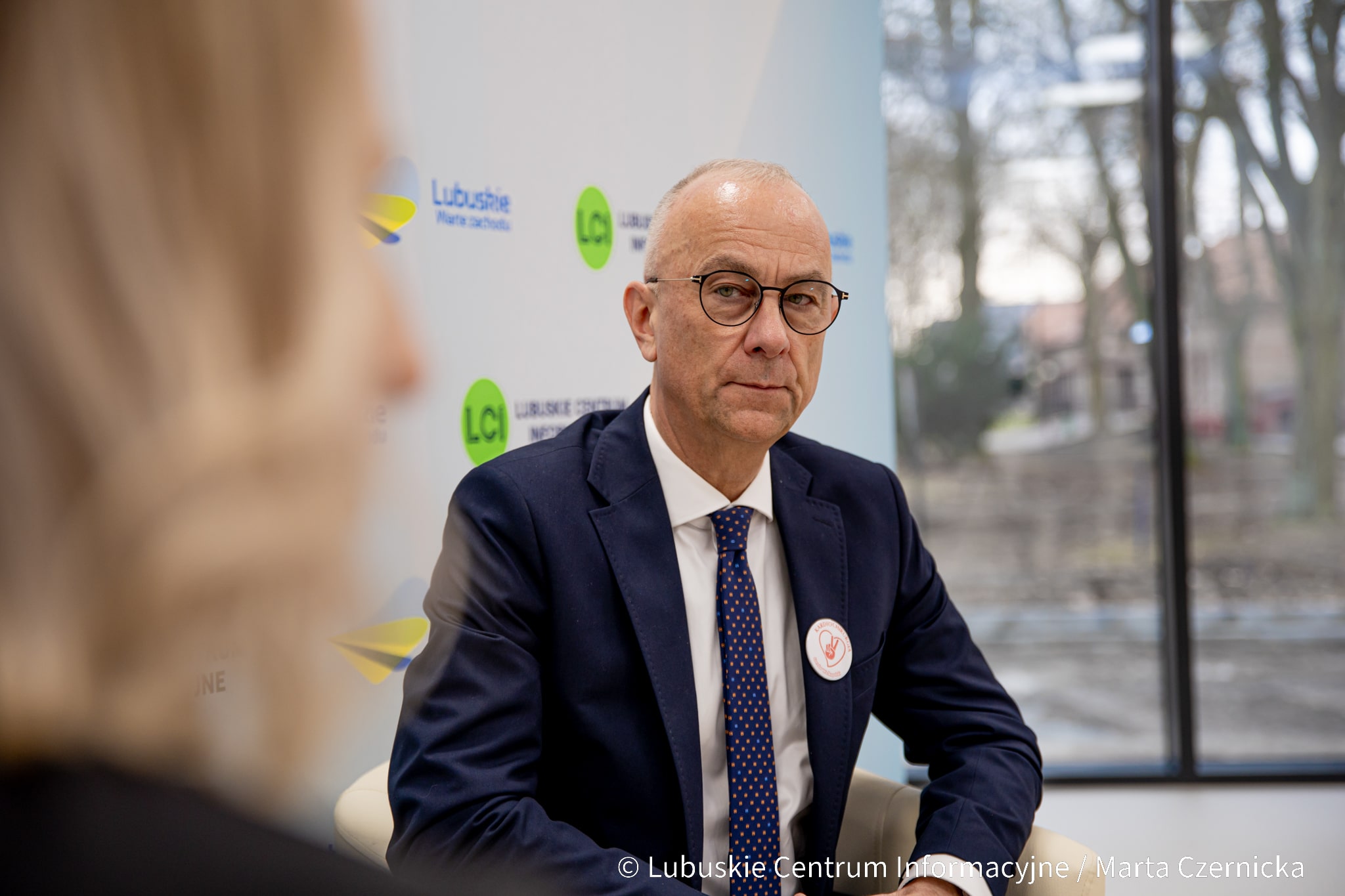 Marcin Jabłoński ostro o protestach ws migrantów w wywiadzie dla LCI  Marszałek Marcin Jabłoński Kontrole na granicy nie są skutecznym narzędziem ROZMOWA