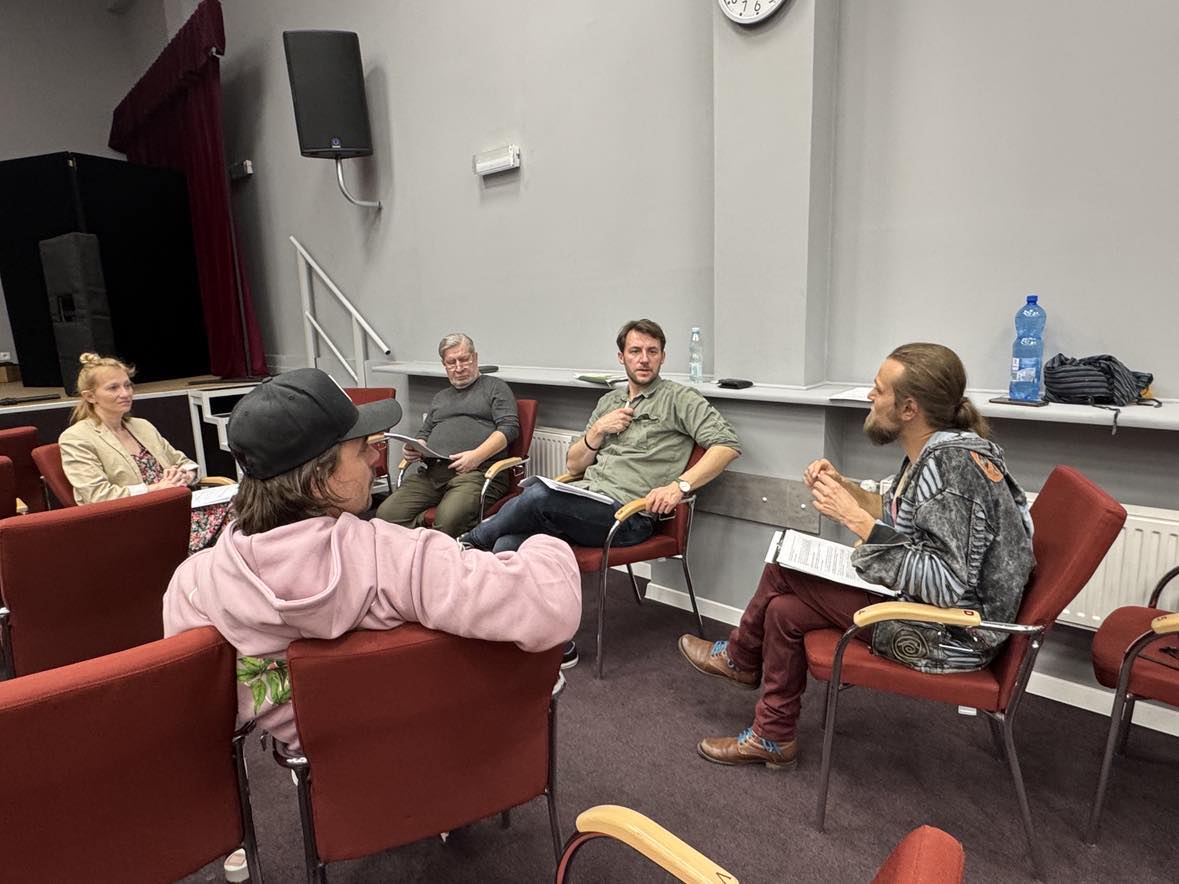 Próba przed najnowszą Czytelnią Dramatu  Czy słowa wystarczą by poruszyć widownię 