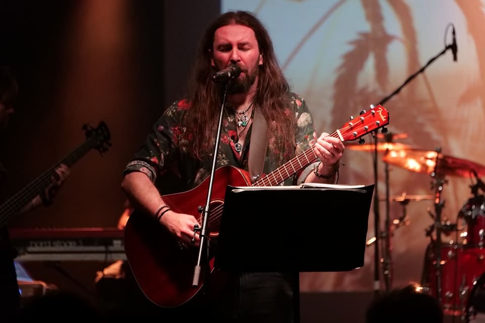 Zawsze pozostanie chłopakiem z Sulęcina Zawsze pozostanie chłopakiem z Sulęcina Łukasz Łyczkowski podczas koncertu prezentującego nowe utwory. Zdjęcie: Sulęciński Ośrodek Kultury