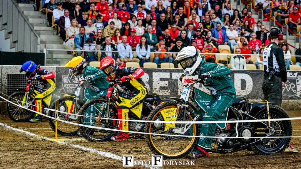 Wrocławska masakra na Stadionie Olimpijskim Cztery osoby na motocyklach przed taśmą startową