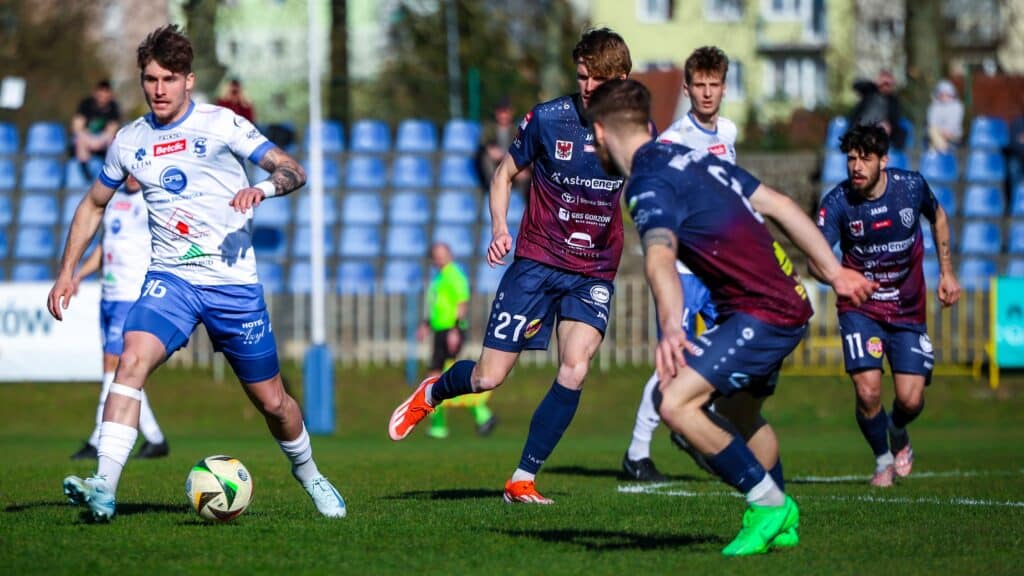Puchar Polski: Carina za burtą, derby Gorzowa dla Stilonu, Lechia awansuje po dogrywce Sześciu mężczyzn gra w piłkę