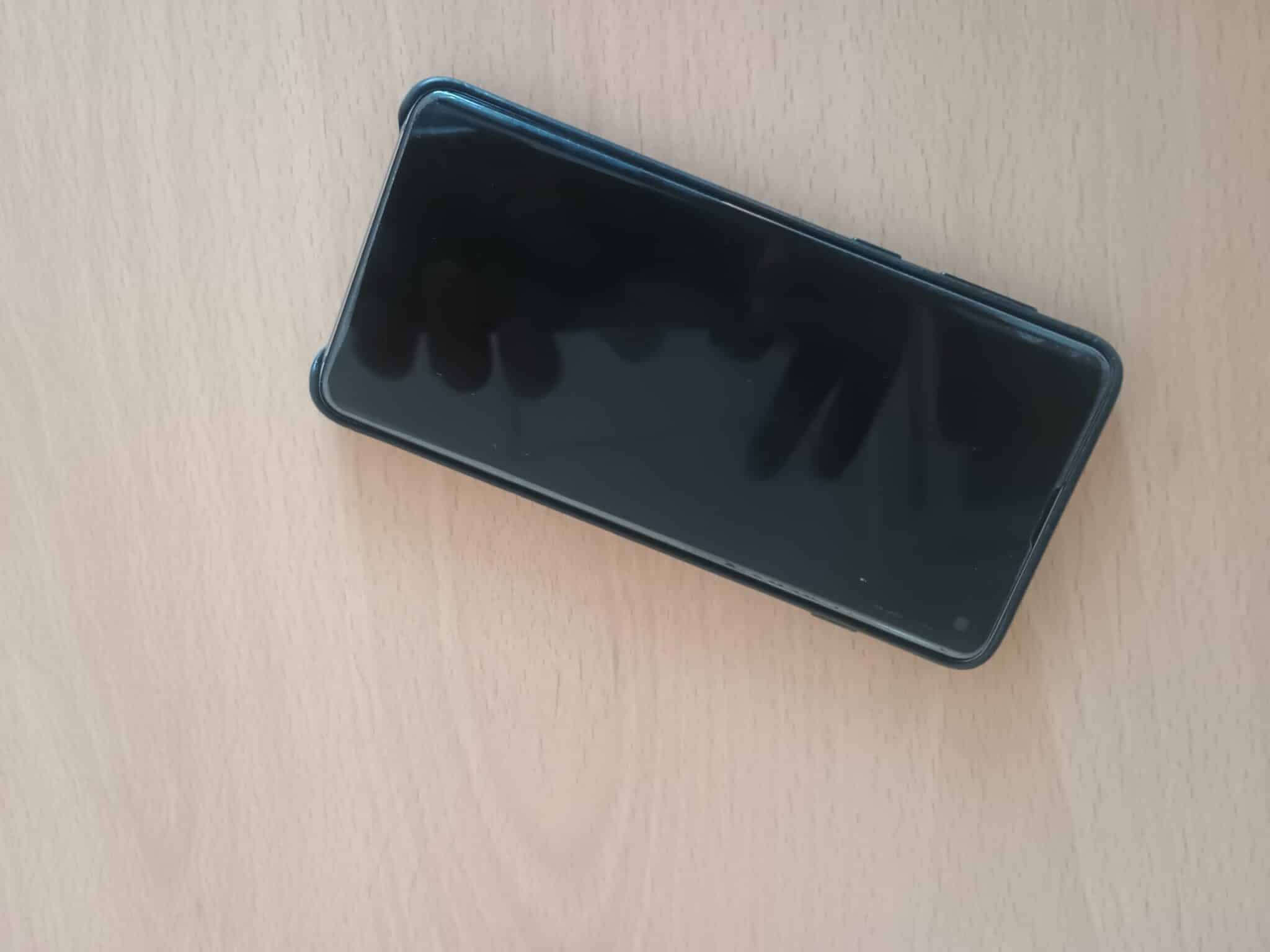 Smartfon  Wchodzi zakaz fotografowania infrastruktury krytycznej Za selfie można trafić do aresztu