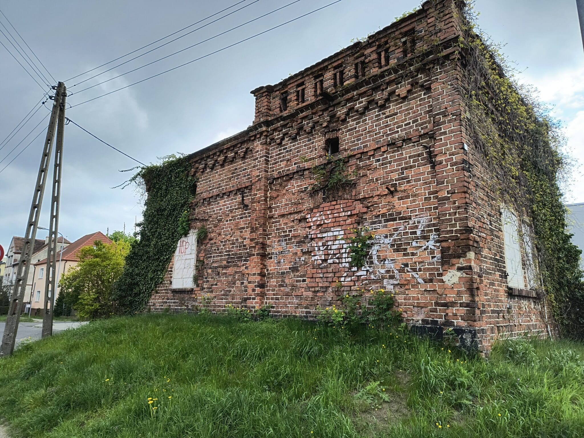 IMG_20250423_103531317_HDR Domek winiarski do remontu Powstanie w nim centrum edukacyjne WIDEO