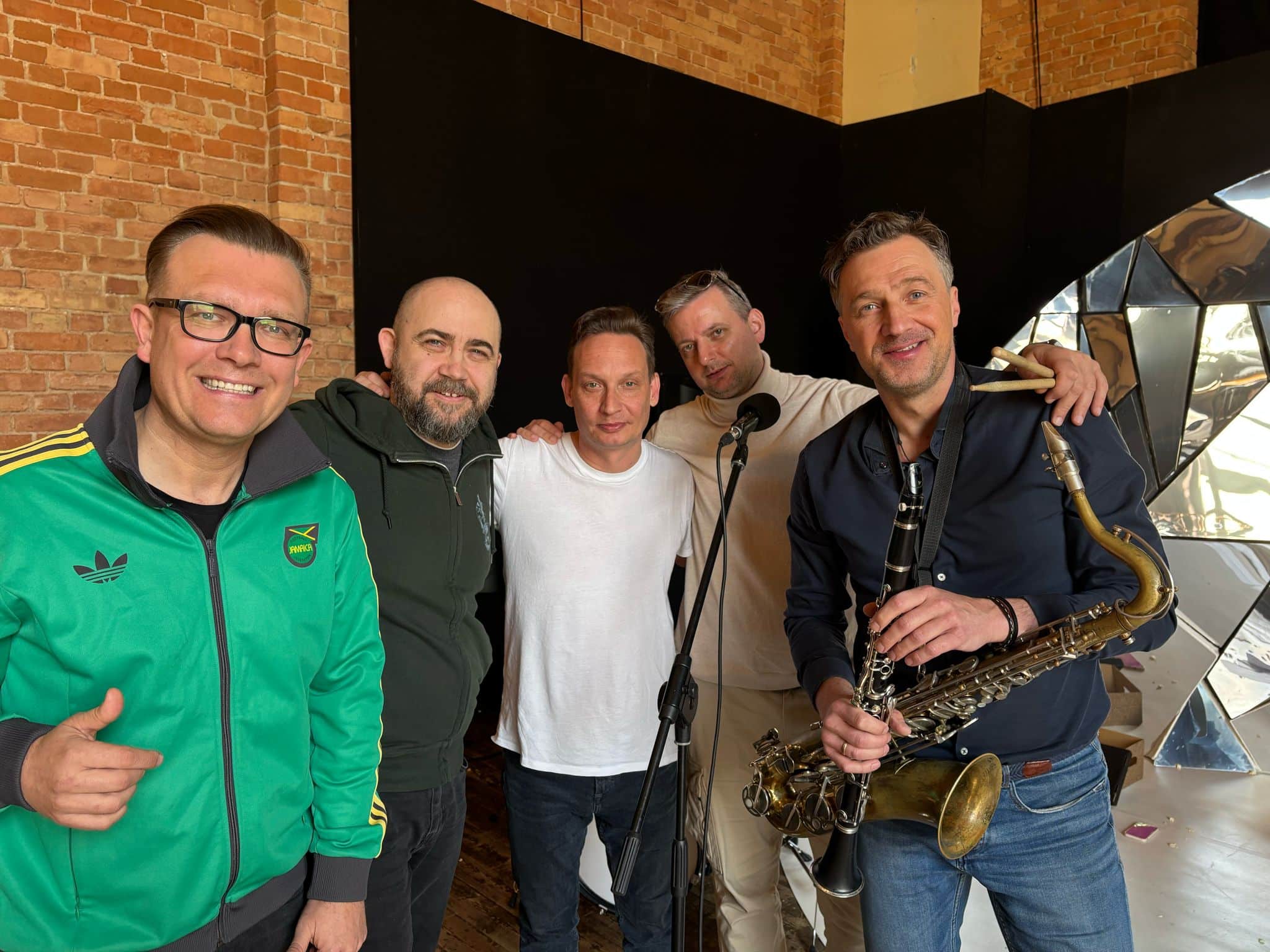 Klawisze Marek Zalewski Marek Kiona saksofon i klarnet Ruslan Samenow bass Mariusz Lipiński perkusja Jan Mierzyński wokal  Projekt Młynarski  hołd dla mistrza słowa w nowej odsłonie