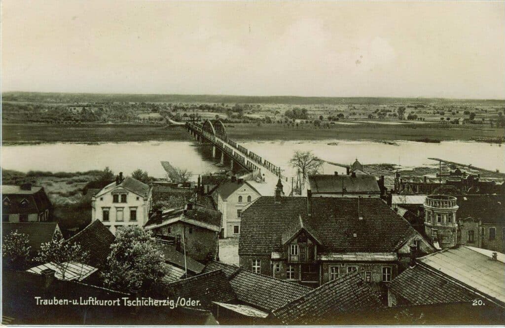 Przedwojenna panorama Cigacic z mostem na Odrze. Źródło: www.deutsche-digitale-bibliothek.de/Stiftung Brandenburg