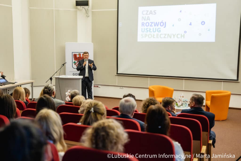 Gorzów chce utworzyć Centrum Usług Społecznych. To duże wyzwanie Konferencja na temat utworzenia w Gorzowie Wlkp. Centrum Usług Społecznych.