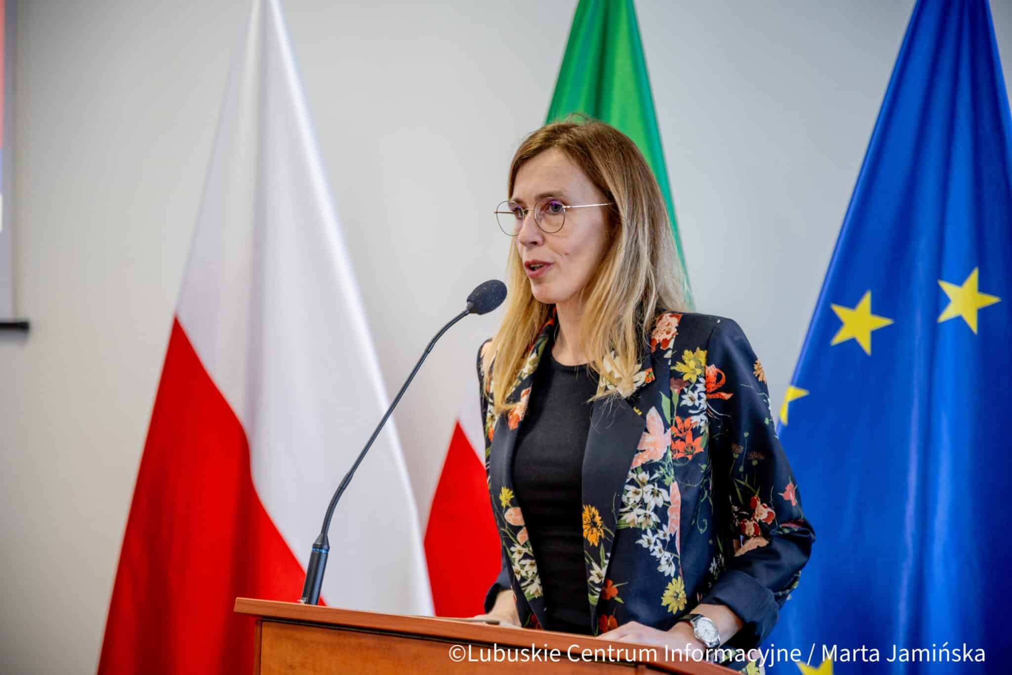 Hanna Dębska podczas sesji Rady Miasta Gorzowa Wlkp. Hanna Dębska podczas sesji Rady Miasta Gorzowa Wlkp Była dyrektorka MCK w Gorzowie zabiera głos