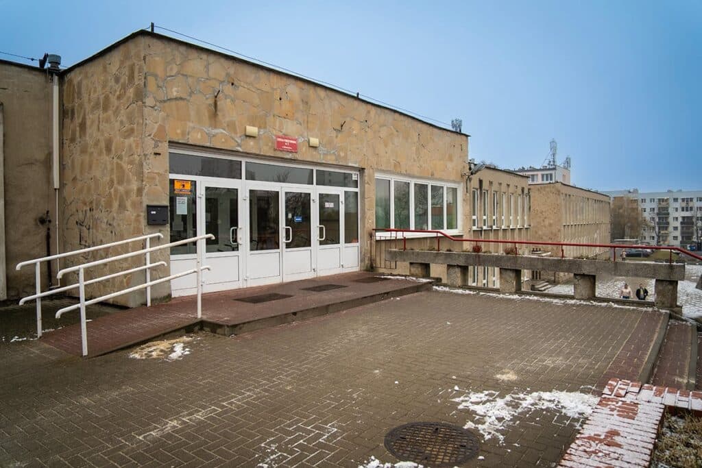 Budynek szkoły podstawowej.