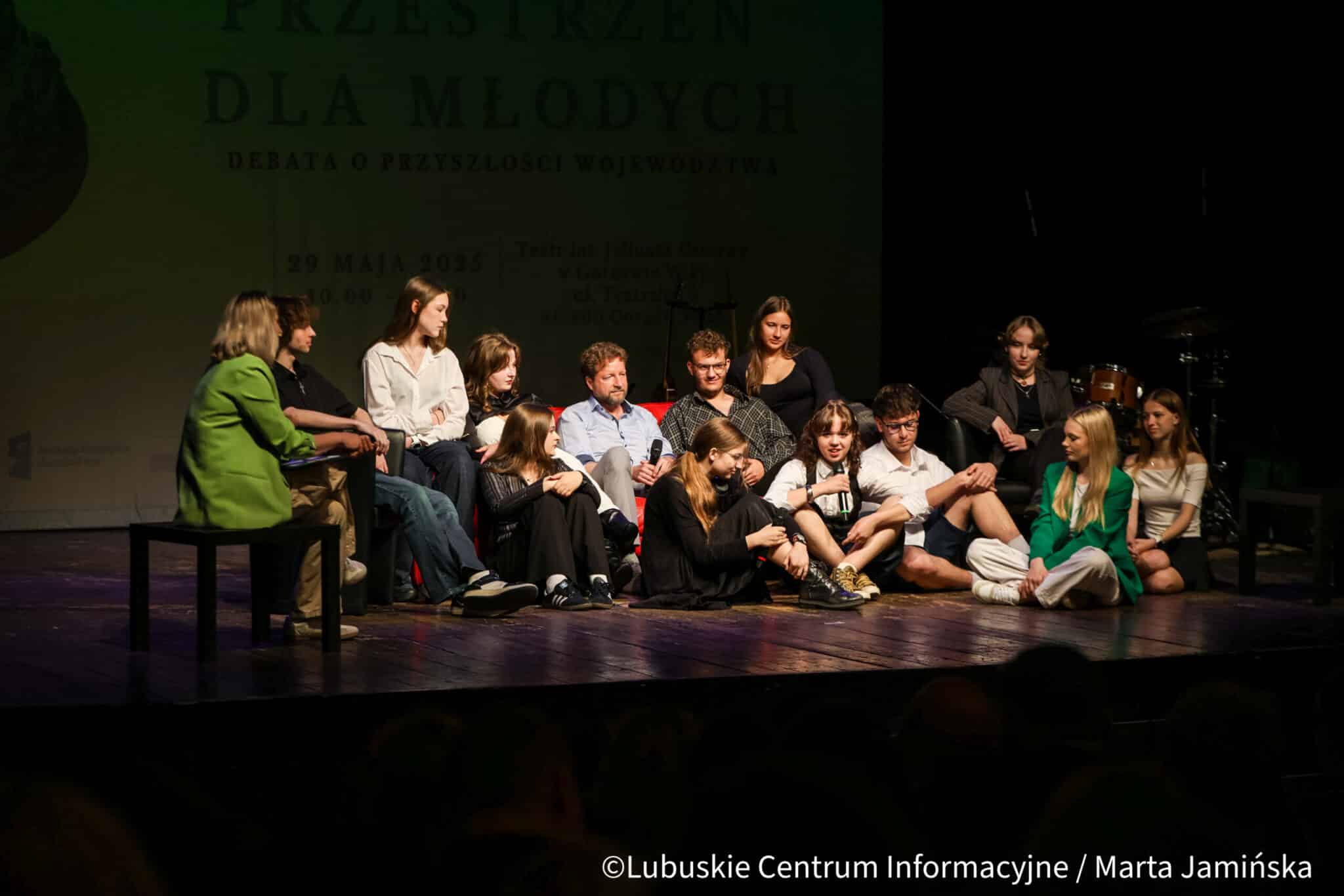 Finał poprzedniej edycji warsztatów zakończył się debatą w której głos należał do młodzieży  Teatr to emocje