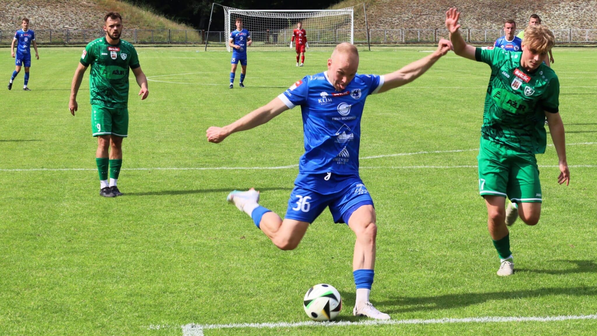 Ośmiu mężczyzn na boisku  Derby bez bramek Zwycięstwo Warty remis Odry WYNIKI