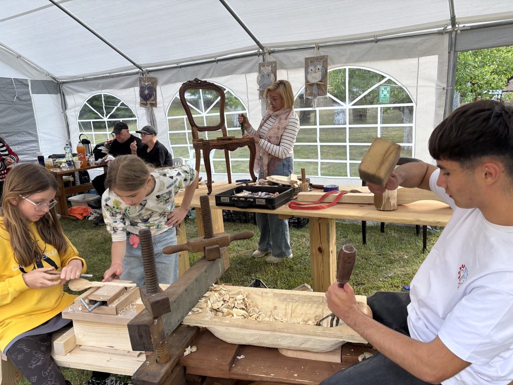 Warsztaty stolarskie przy Zagrodzie Młyńskiej w Bogdańcu.