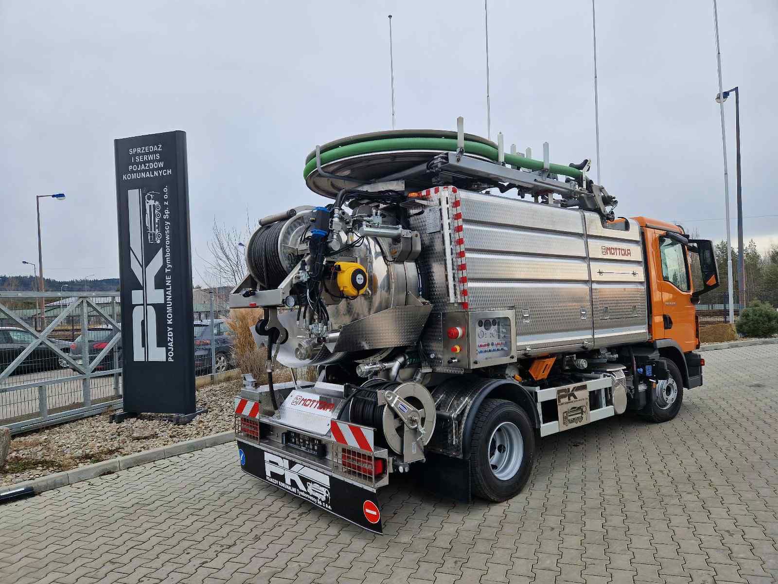   Nowy pojazd wjedzie w każdą uliczkę Wodociągi chwalą się zakupami