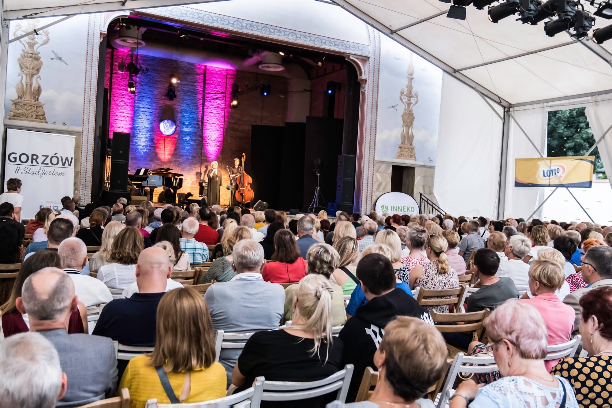 Tak wyglądało lato z teatrem w 2024 roku Gotowi na kolejną edycję  Sztuka pod gołym niebem  rusza Scena Letnia 2025