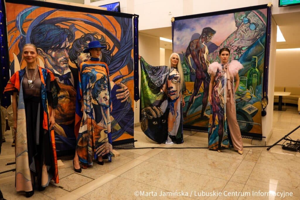 Modelki miały na sobie kreacje inspirowane twórczością Krzysztofa Swaryczewskiego.