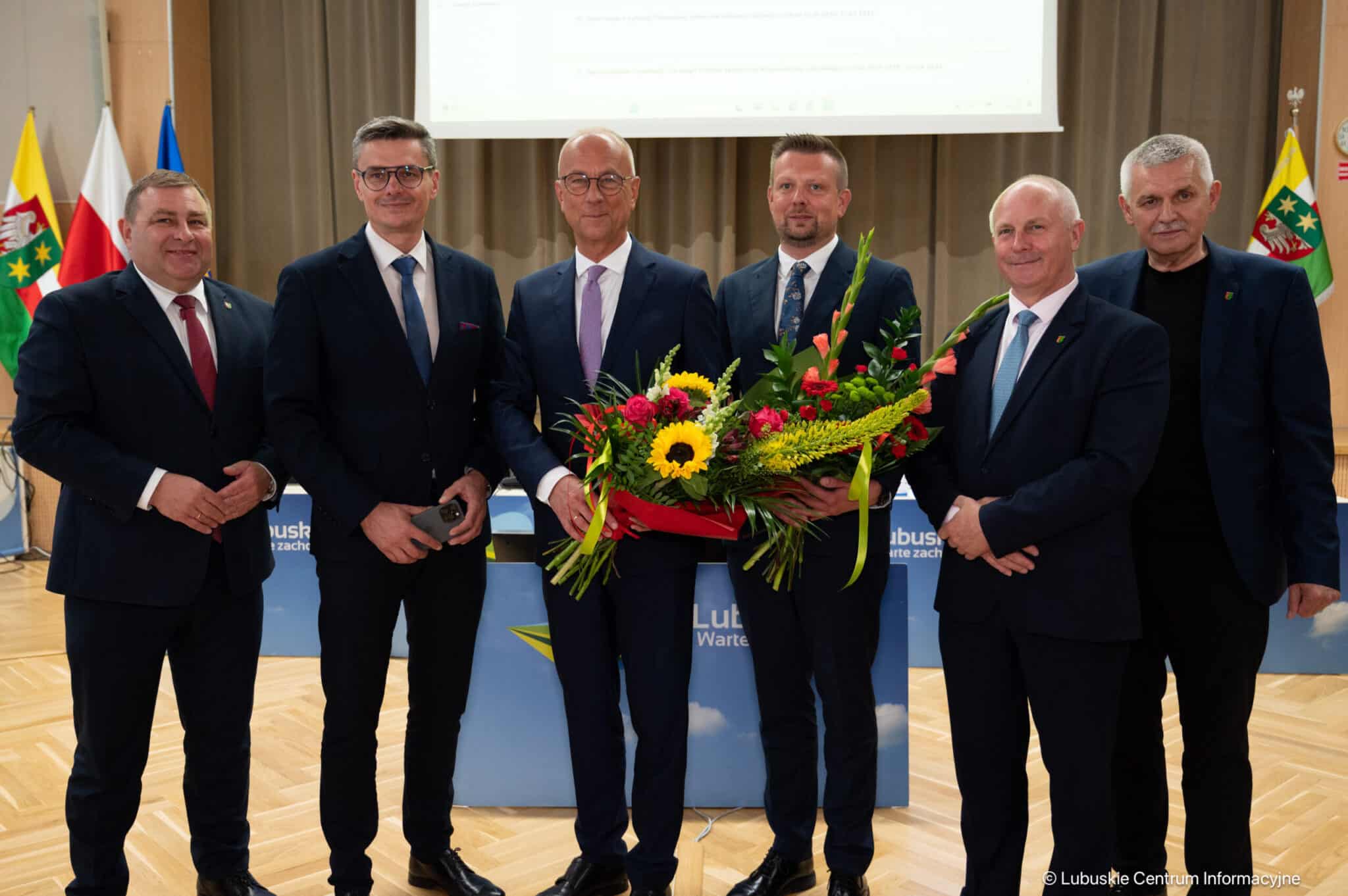   Zarząd województwa z absolutorium WIDEO
