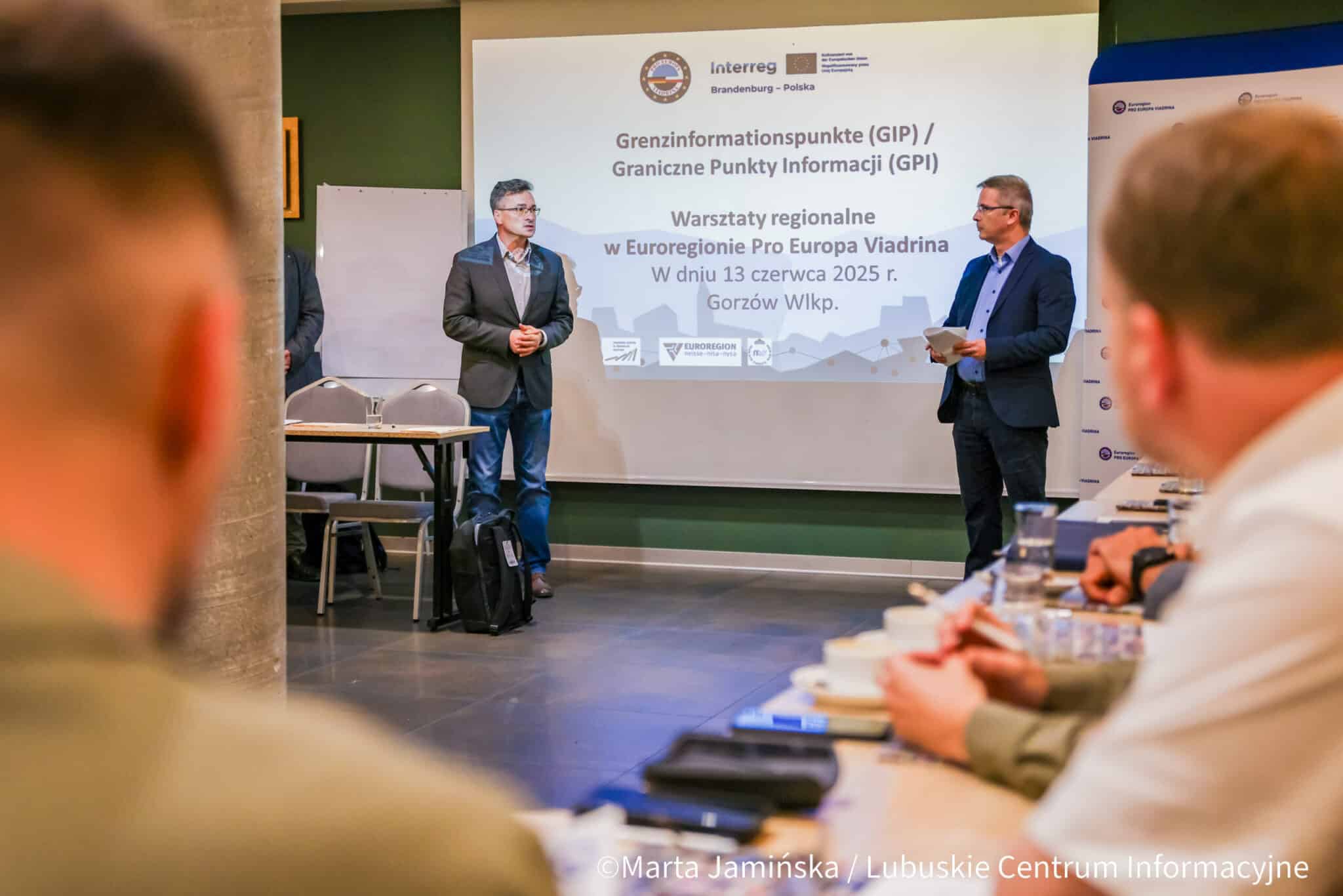 fot. Marta Jamińska-434 Szkolenie prowadzili przedstawiciele euroregionu z obu stron granicy Dojazd Mieszkanie Praca Czyli po co komu Graniczne Punkty Informacyjne