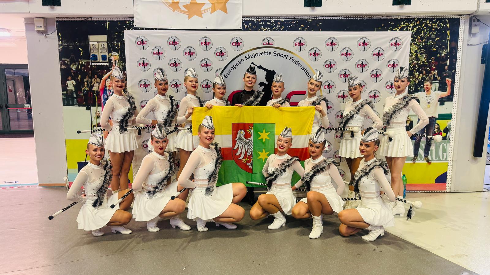 18 Dziewczęta z Buławami Drezdenko CPK podbiły Europę