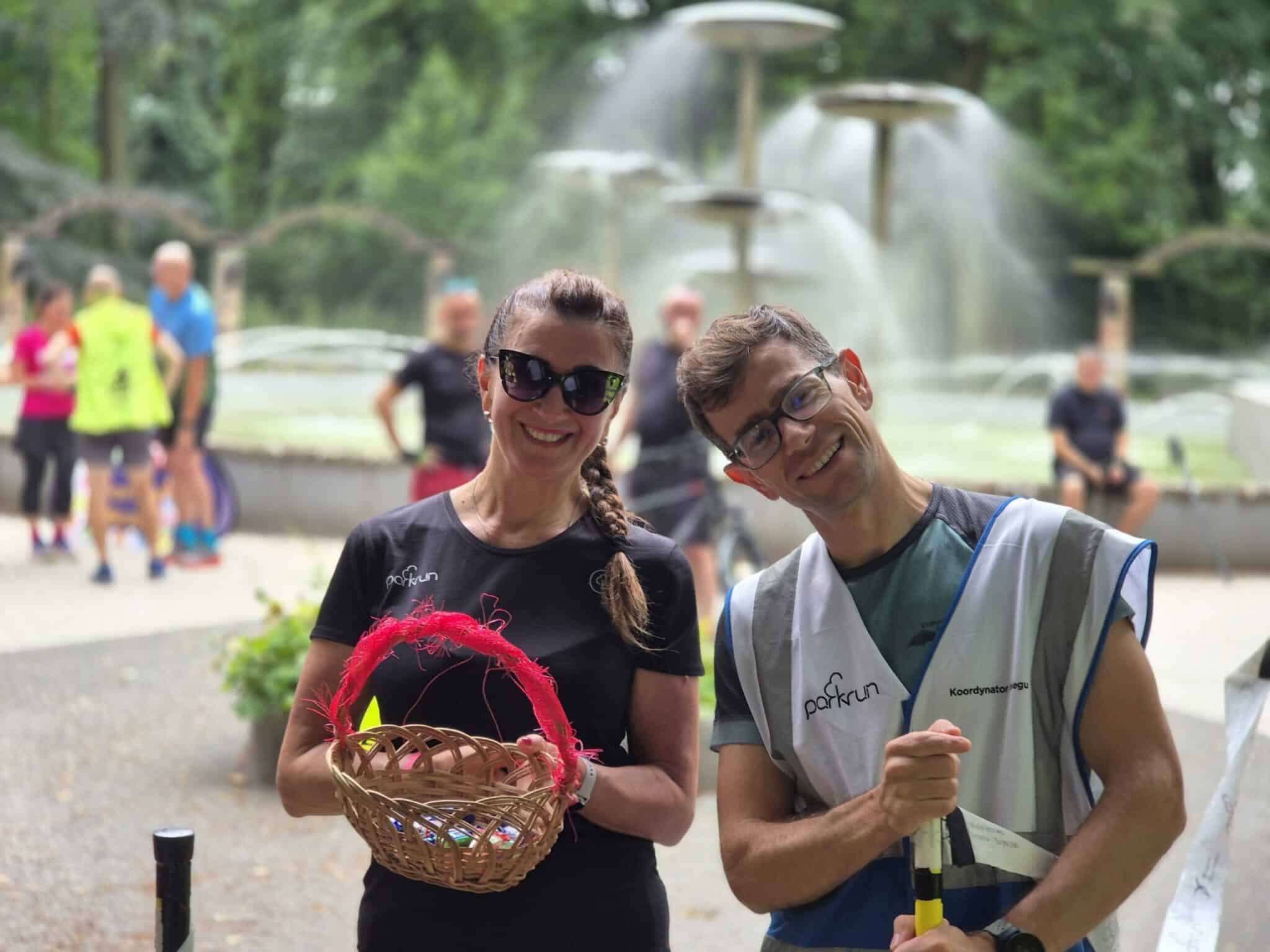 Anna Ślązak  uczestniczka parkrun Gorzów z Dawidem Pigłowskim   koordynatorem biegu  5 kilometrów radości zdrowia i wspólnoty