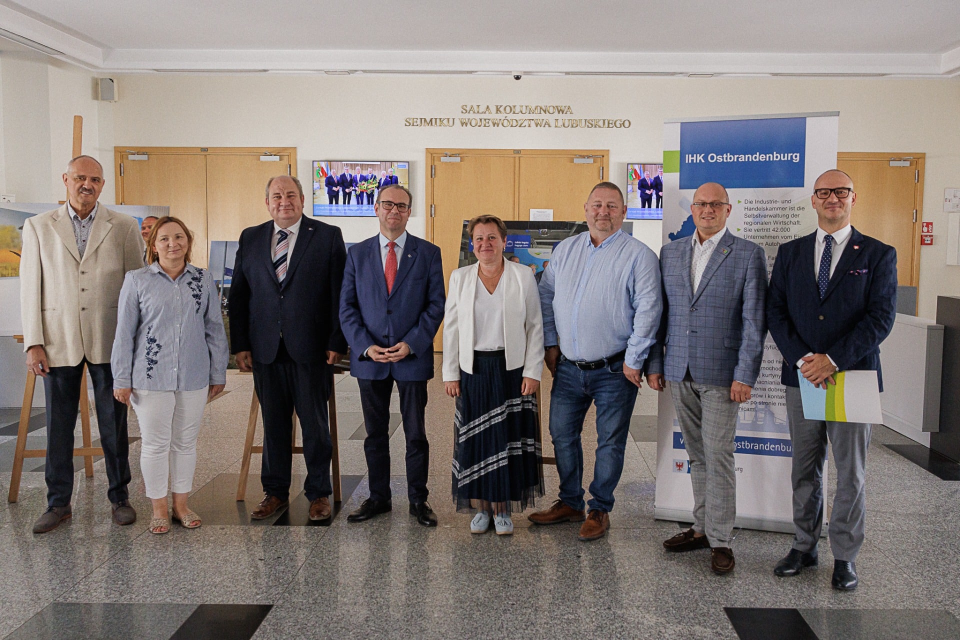   Wystawa o dobrej współpracy a na granicach kontrole WIDEO