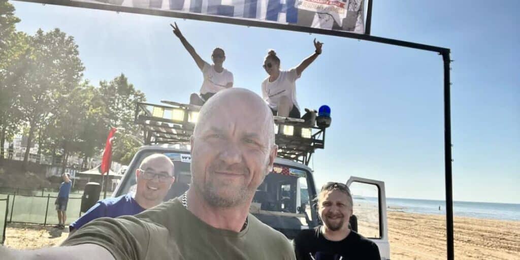 Dojechali do Turcji! Gorzowska ekipa na mecie rajdu ZŁOMBOL Dojechali do Turcji! Gorzowska ekipa na mecie rajdu ZŁOMBOL Fot. Tomasz Jocz, gorzowska ekipa na mecie rajdu