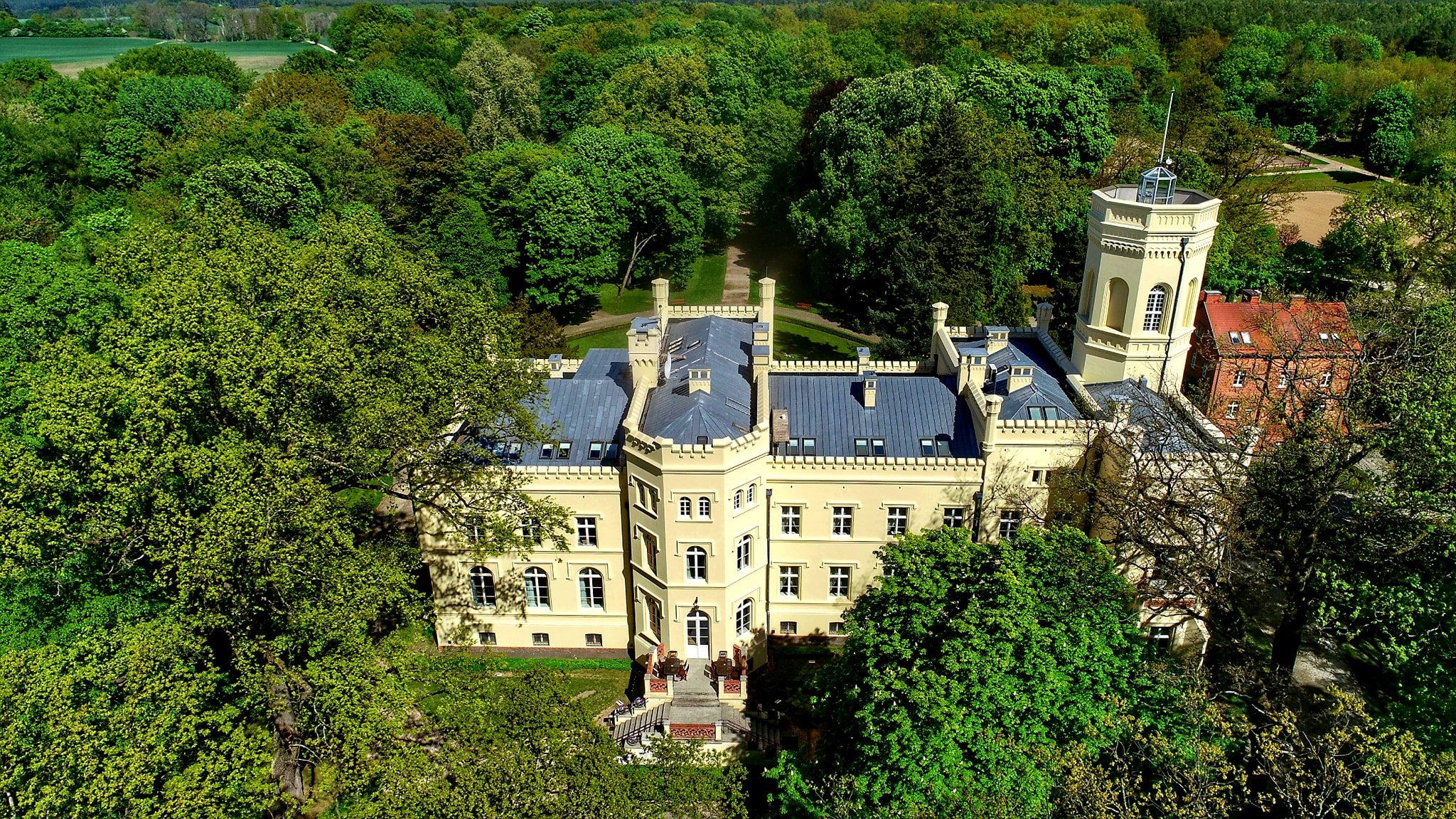   Lubuskie dworskie życie Mierzęcin