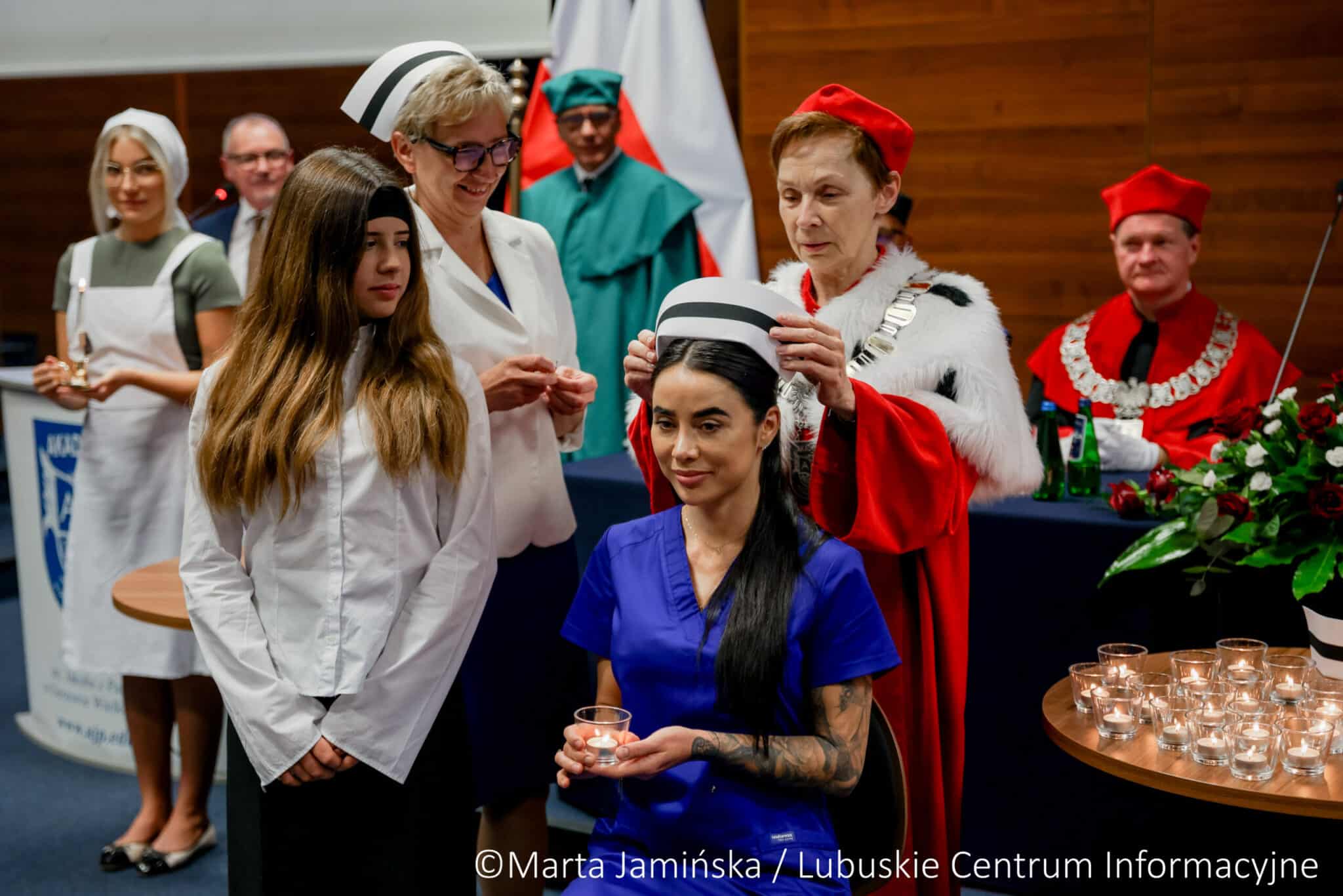   Czepkowanie w gorzowskiej AJP Absolwenci pielęgniarstwa i ratownictwa medycznego gotowi do pracy