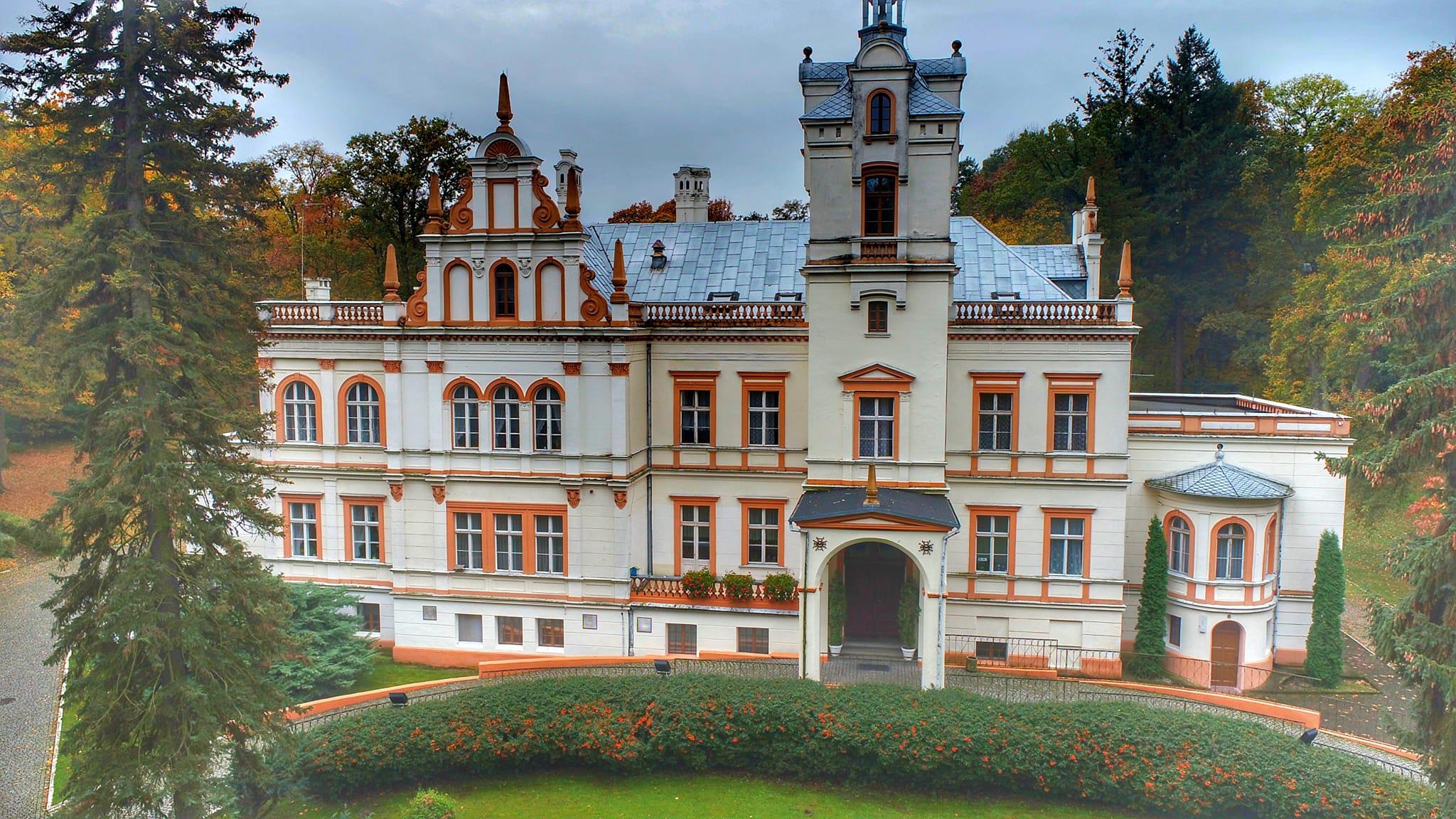   To duszek Lubuszek Nie to zdrajca straszy w tym pałacu