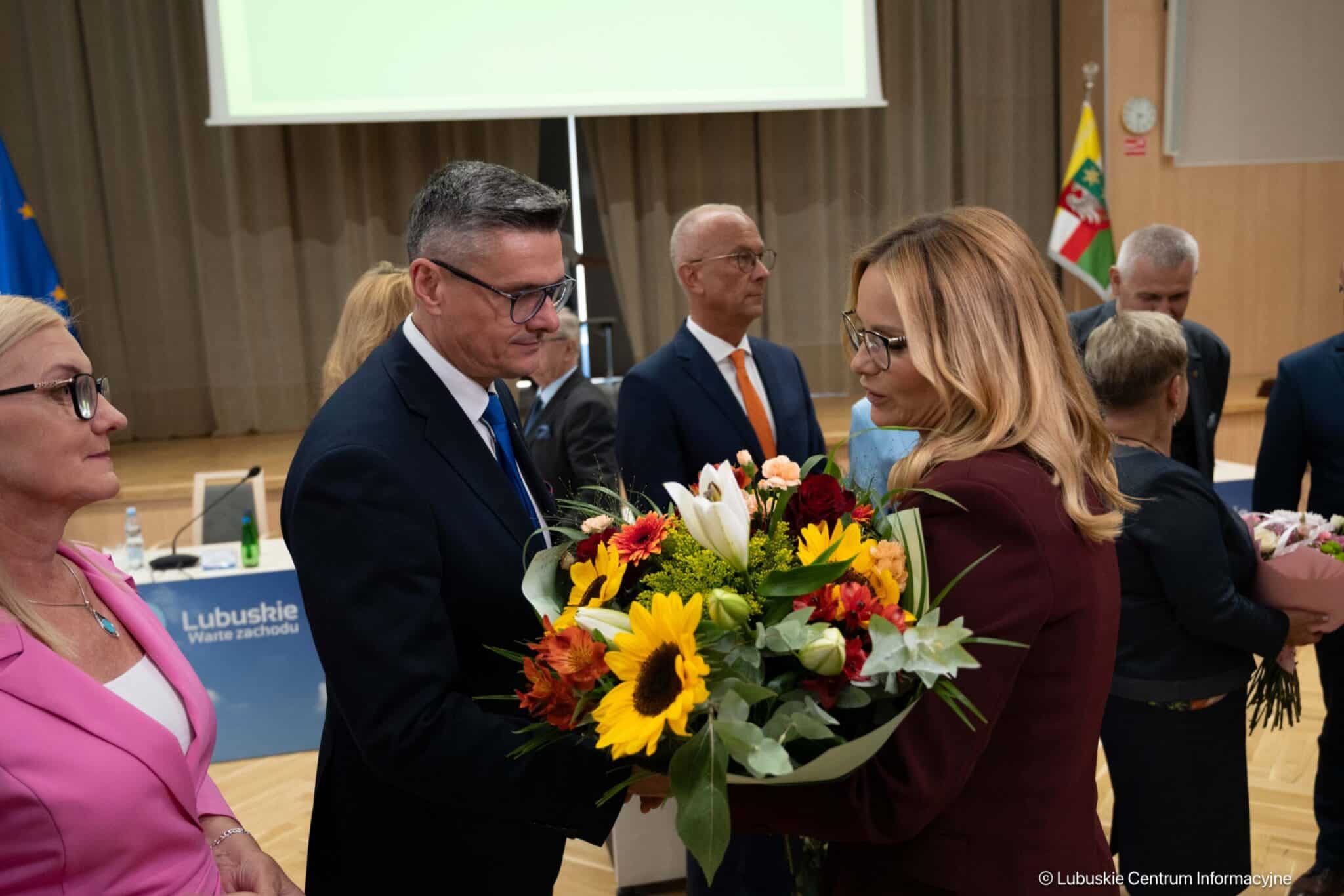   To człowiek z dużym doświadczeniem i kompetencjami Radni o wyborze Sebastiana Ciemnoczołowskiego na marszałka WIDEO